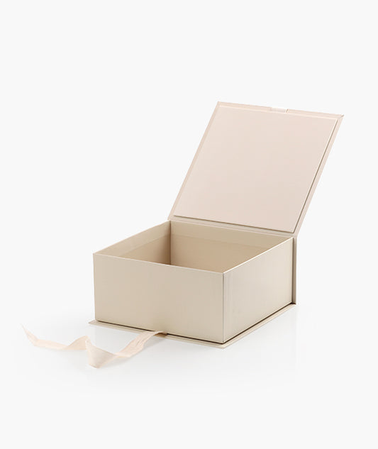 קופסא קלאסית קרם M